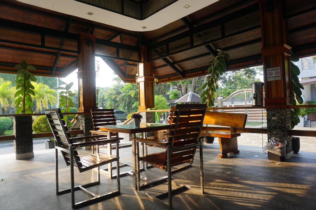 Floating Sanctuary Resort Powered By Cocotel Bulacan Extérieur photo