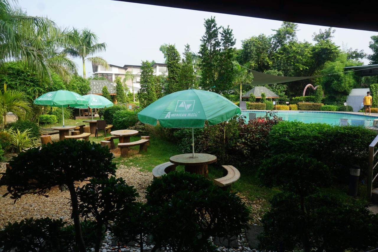 Floating Sanctuary Resort Powered By Cocotel Bulacan Extérieur photo