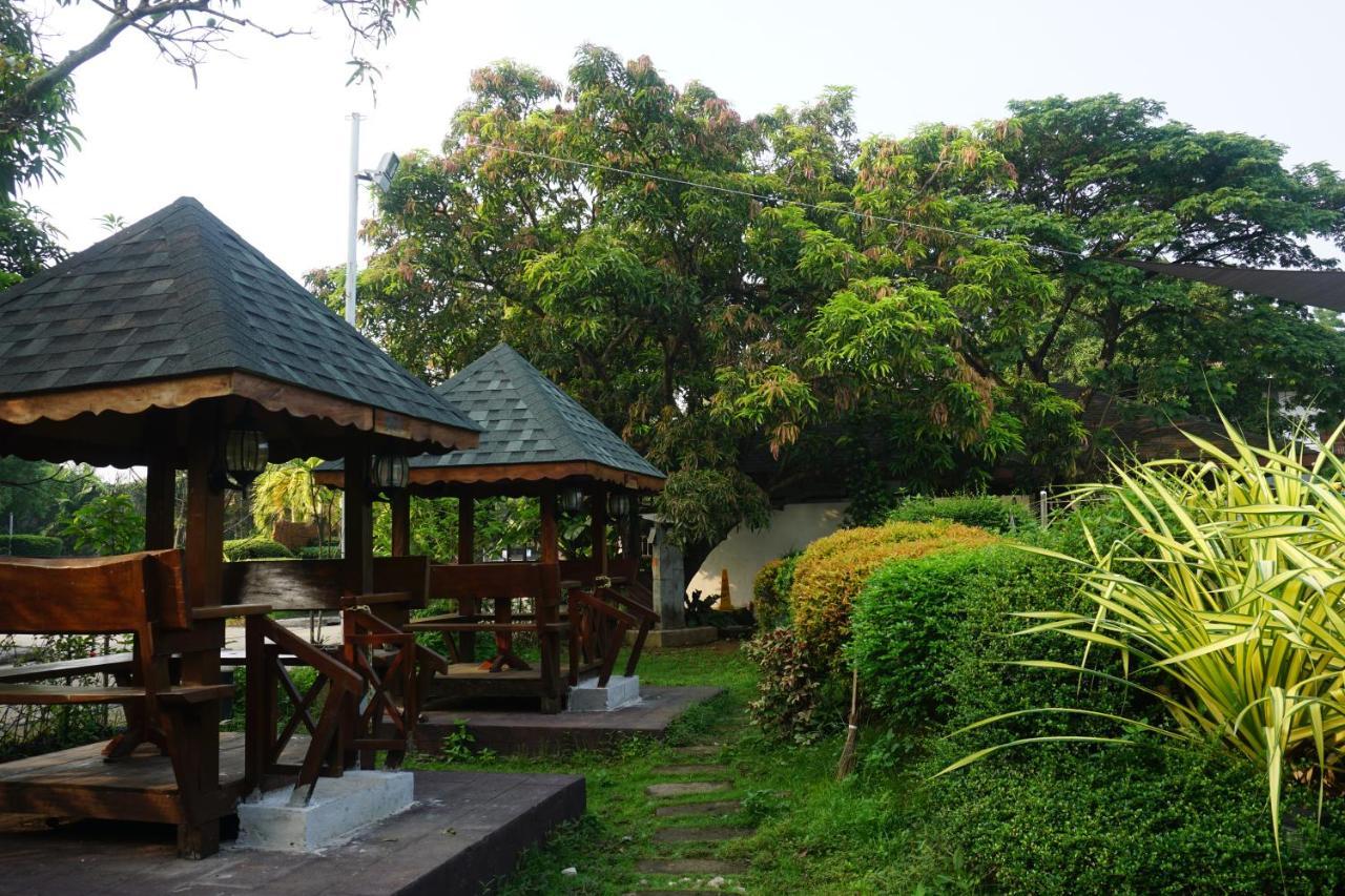 Floating Sanctuary Resort Powered By Cocotel Bulacan Extérieur photo