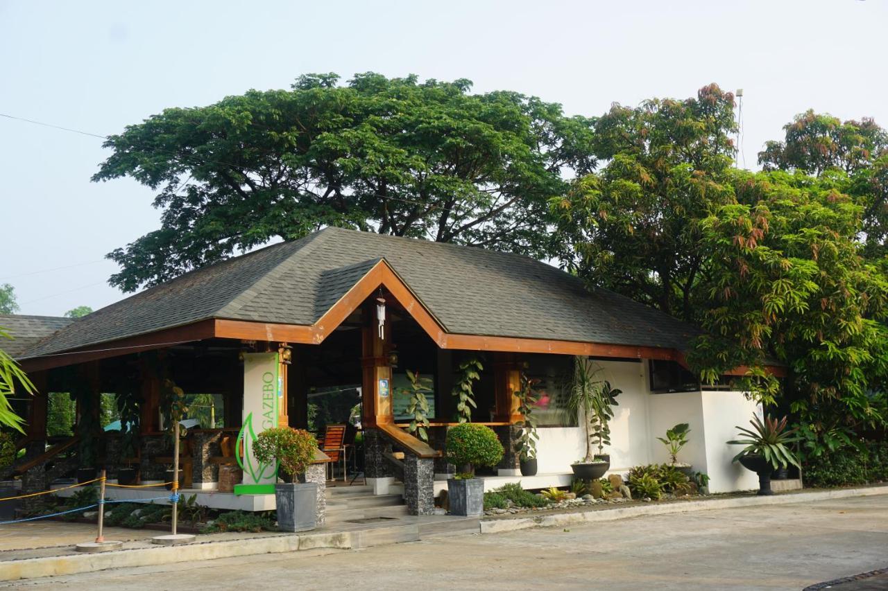 Floating Sanctuary Resort Powered By Cocotel Bulacan Extérieur photo