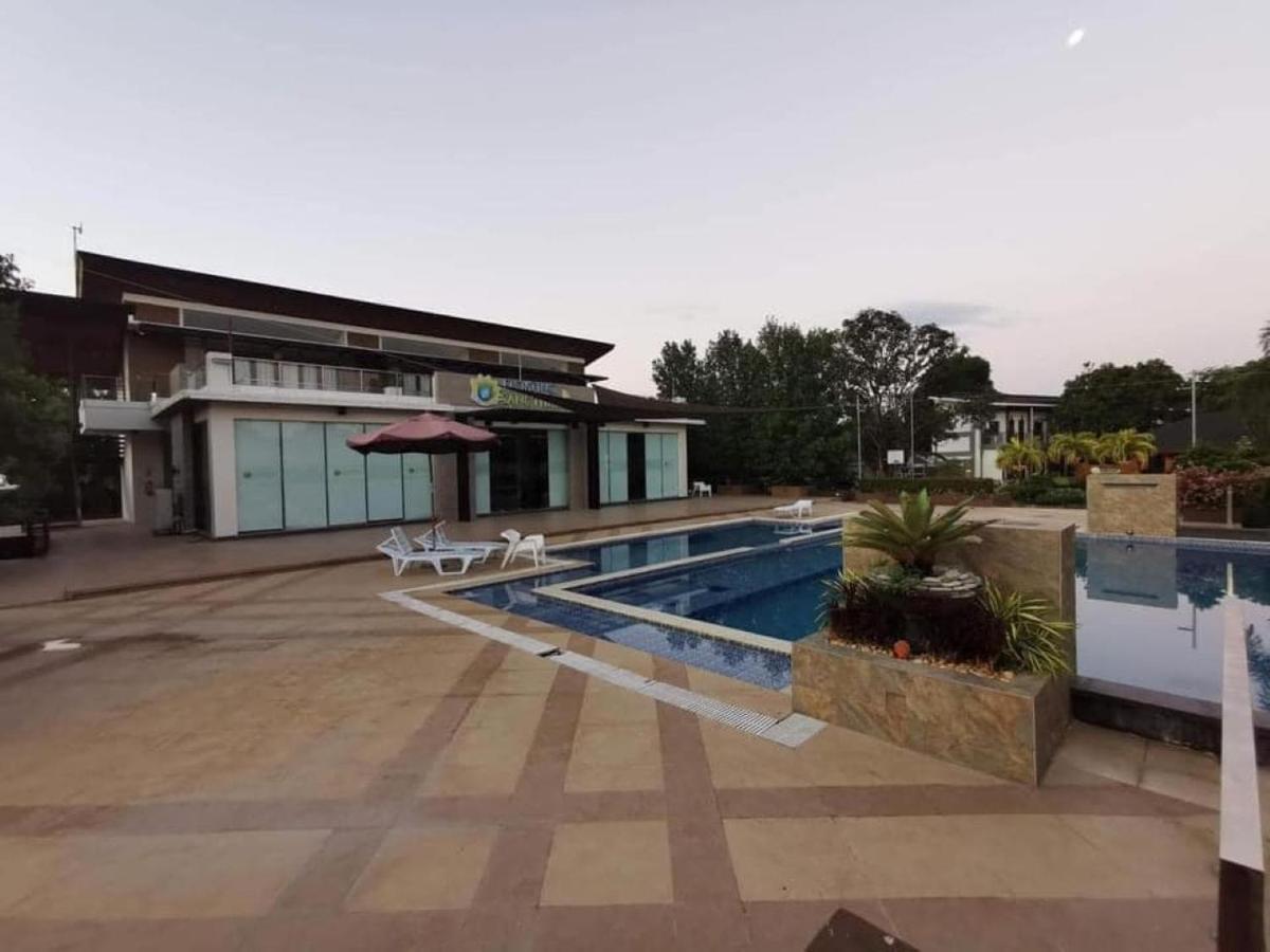 Floating Sanctuary Resort Powered By Cocotel Bulacan Extérieur photo